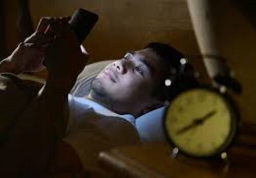 5 THÓI QUEN HỦY HOẠI ĐÔI MẮT – BẠN CÓ MẮC PHẢI?